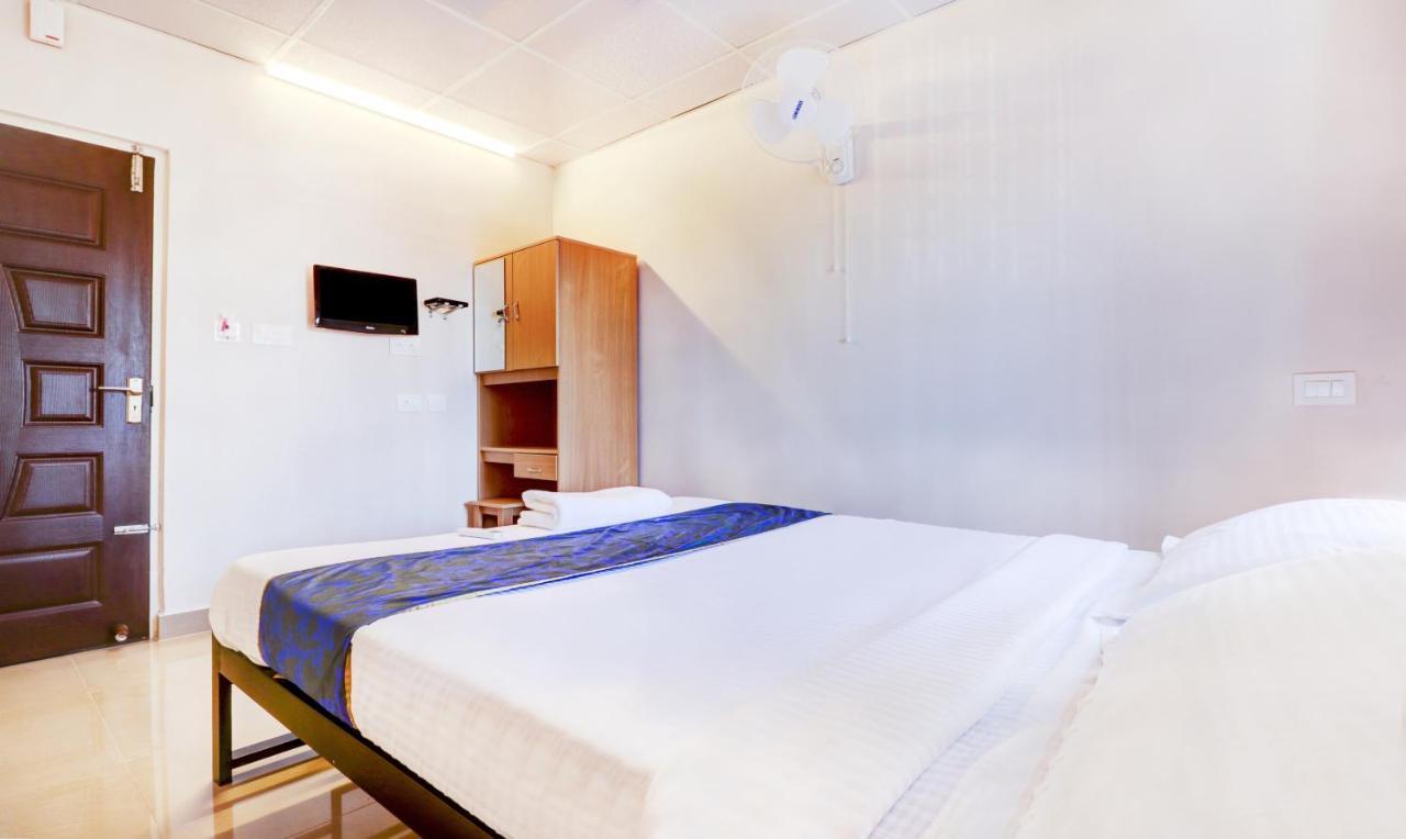Отель Tri-Star Presidency Cochin Коччи Экстерьер фото